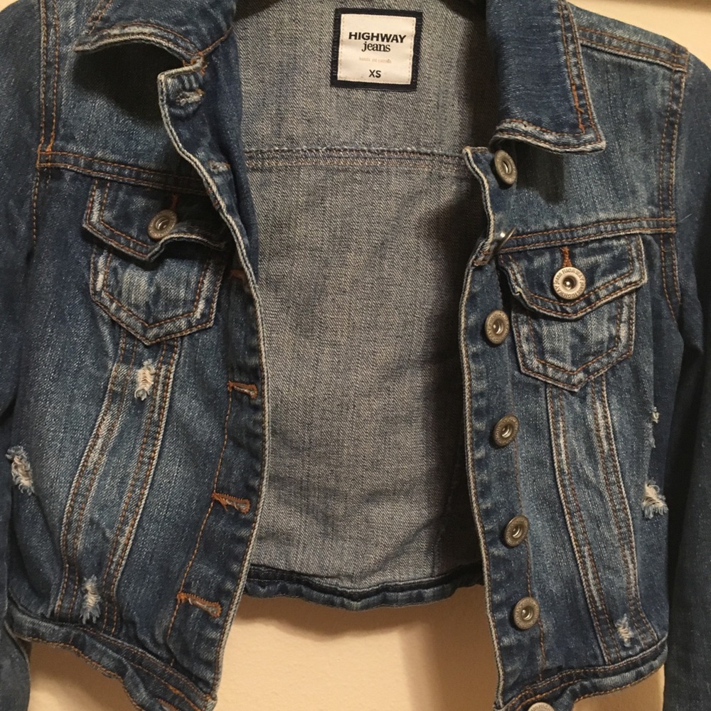 ✨Jean Jacket✨ - Picture 3 of 4